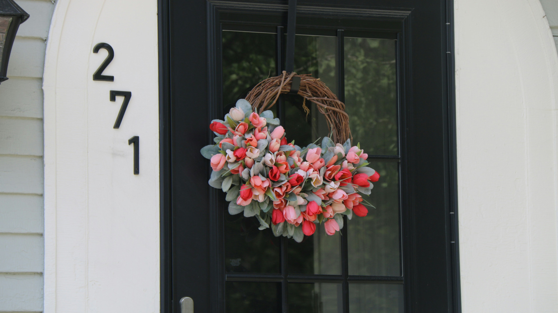 Renouvelez le style de votre maison avec des fenêtres et portes noires